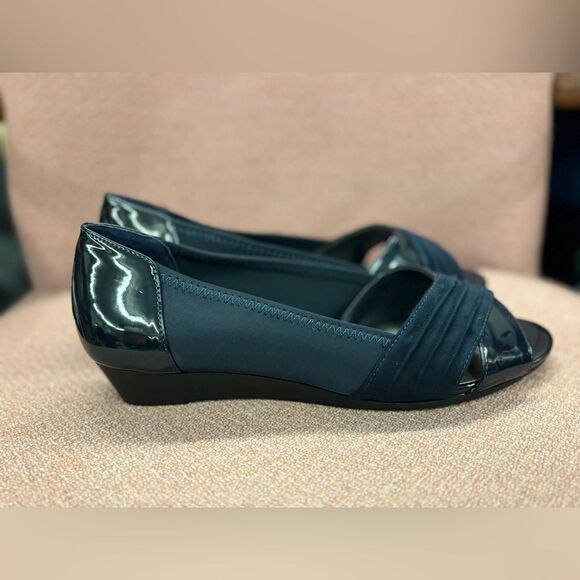 New Aubrey Lynn AL-Caleigh Dark Navy open toe flat 8M - Picture 5 of 6